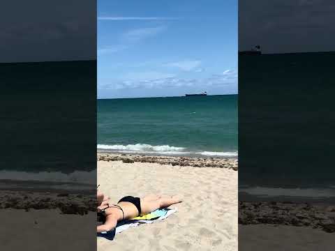 🇺🇸 Nice day at Miami beach thumbnail