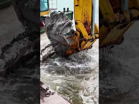 #dredging #excavator #digger #construction #komatsu #heavyequipment thumbnail