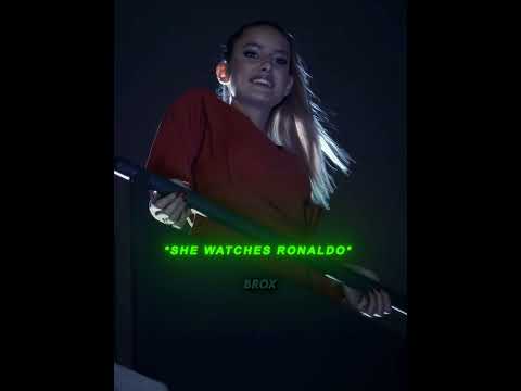 Ronaldo Playing With The Moon ⚽🌙 #shorts #viral #funny #trending thumbnail