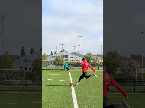 IMPOSSIBLE MESSI CURVE TRICKSHOT!! thumbnail
