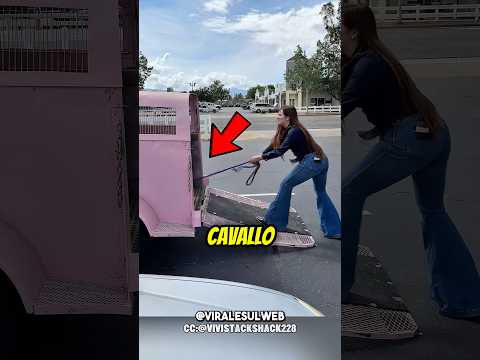 Tutti RIDEVANO del suo CAVALLO,ma…😭 #shorts thumbnail