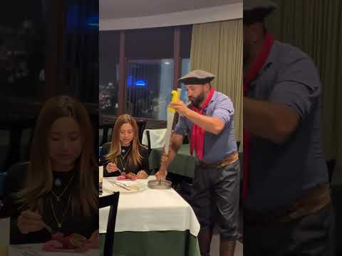 Paraiba imita Virgínia , e olha reação da Cliente 🤣 #humor #memes #viral thumbnail