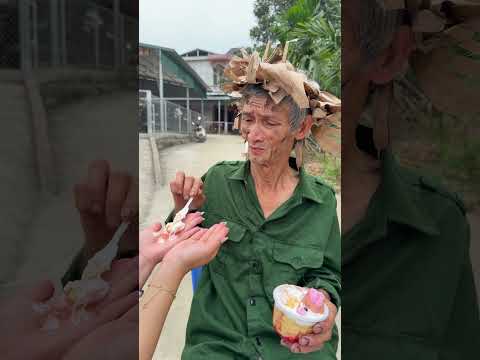 Sinh nhật bất ngờ dành cho Ông nội và Một bài học ý nghĩa về sự sẻ chia ♥️#shorts thumbnail