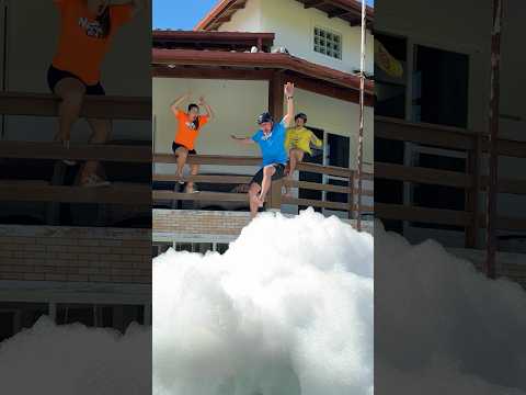 SALTO NA ESPUMA 2 thumbnail