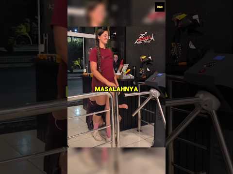 Trik Licik Cewek ini Bikin Temannya Lolos Masuk Gym thumbnail