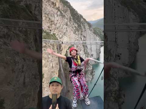 CEWEK PENDEK NEKAT MAIN TERJUN TALI DI GUNUNG‼️😱 @Asallittos #remix #dubbing #trending thumbnail