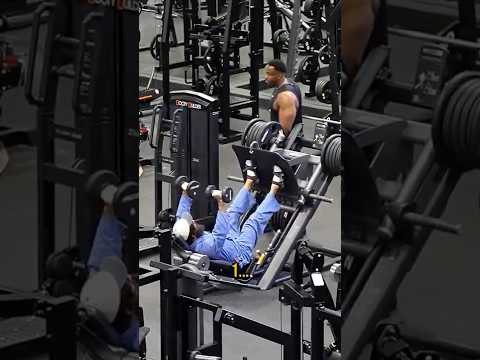 ELITE Powerlifter no i wanna do like bench press #anatoly#fitness#gym thumbnail