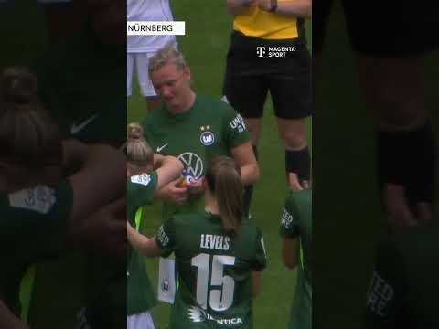 Mit Bier: Poppi verlässt Bundesligabühne ? #shorts thumbnail