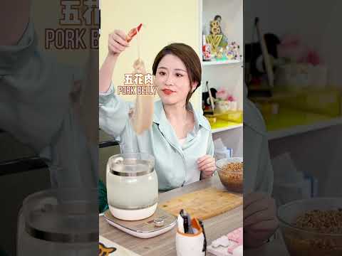 Yes, each of us in Chengdu keep pandas at home... #Shorts | Ms Yeah thumbnail