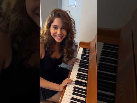 A piano, 10 free minutes in between shoot, and a little bit of #Maskara 🤍✨#mainvaapasaaunga thumbnail