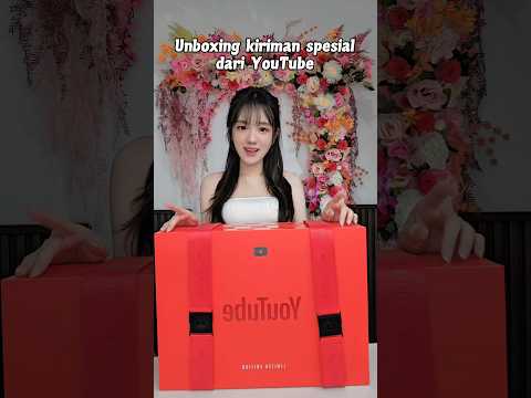 Unboxing hadiah spesial dari YouTube ❤️ thumbnail