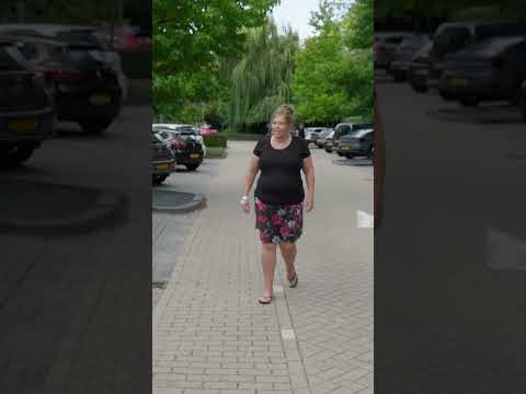 Alsof ze niet net een kind heeft gekregen 😮🍼 thumbnail
