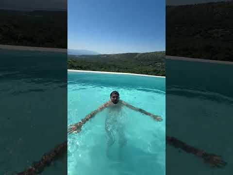 Jak SKAKAĆ NA GŁÓWKĘ do basenu (edycja wózek inwalidzki) #shorts thumbnail