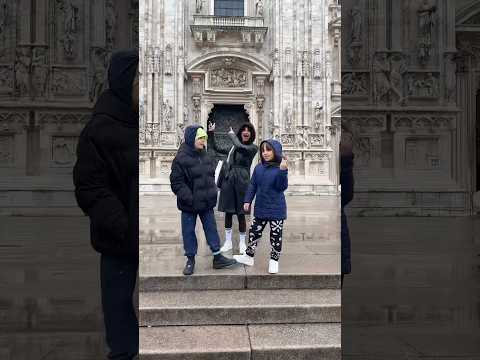 KING & QUEEN AL DUOMO DI MILANO 🥰#shortvideo #congiuntiimperfetti #king #queen thumbnail