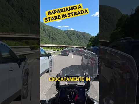 E voi quando siete in auto vi spostate? #automobile #seipercento #coda #sicurezzastradale thumbnail