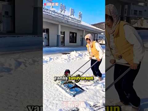 Anneme Kar Temizleme Taktiğimi Öğrettim! ❄️😂 thumbnail