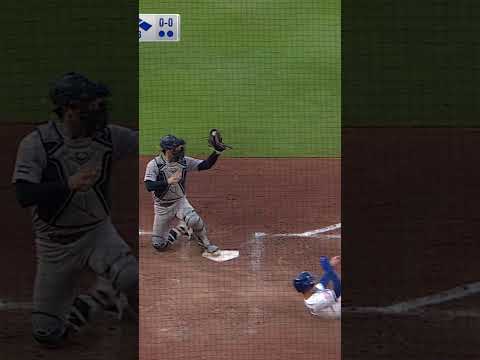 Aaron Judge with the PERFECT throw! 💪 thumbnail