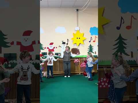 🎄✨ Hinter den Kulissen vom Weihnachtsbaumtanz 🎄✨ #shorts #simonesommerland #kinderlieder thumbnail