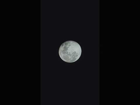 When an Asian photographs the full moon on their phone #photography #phototips #smartphone thumbnail