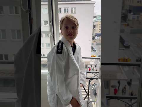 KRIG eller STUDENT? Sjuk volym 🔊🤪 #shorts thumbnail