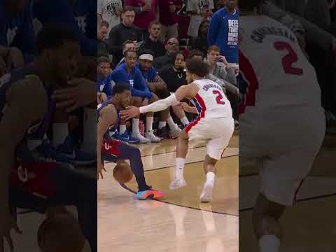 ? Donovan Mitchell fait danser Cade Cunningham ! #shorts thumbnail