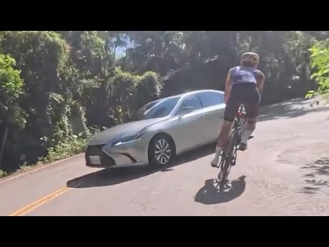 【車禍影片】直接被鏟掉 thumbnail