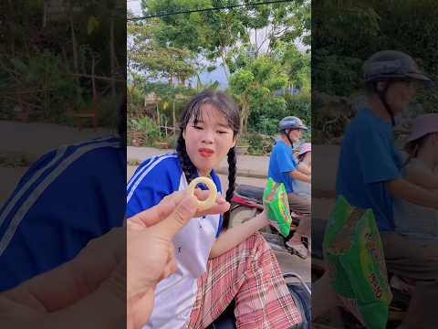 Cô bạn được tặng những chiếc nhẫn kì lạ thumbnail