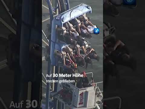 In einem Freizeitpark in den USA sind 8 Schüler:innen in einer Achterbahn steckengeblieben. #shorts thumbnail