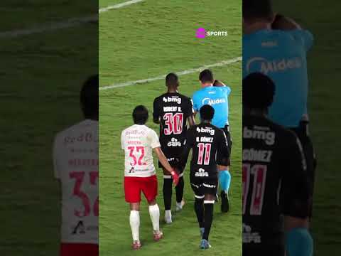 CONCORDA COM ESSE PÊNALTI QUE O VAR AJUDOU O JUÍZ A MARCAR CONTRA O VASCO? #shorts thumbnail