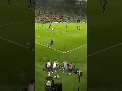 ŁUKASZ GIKIEWICZ I JEGO VIPOWSKIE PODANIE #SHORTS thumbnail