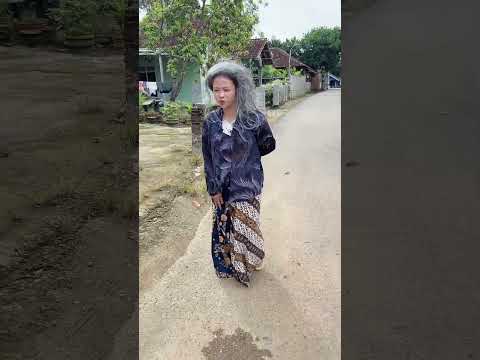 Vidio kocak dan gokil @nyaikembang1nyaikembang1 /maafkan aku nenek 😭 thumbnail