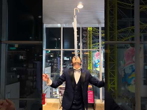 Amazing technique of balancing an umbrella on your chin! Jaku Kinoshita! thumbnail