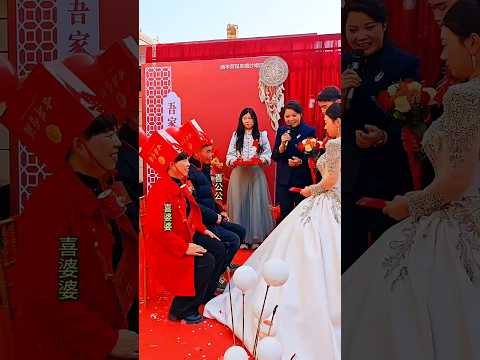 🇨🇳 婚礼现场公公给儿媳披外套，把儿媳当女儿宠 🇬🇧 Father-in-Law Gives Coat to Shivering Bride, Treating Her Like a Daughter thumbnail