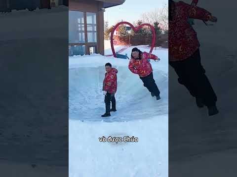 Họ đã cố gắng để thoát ra khỏi cái hố băng 😳 thumbnail