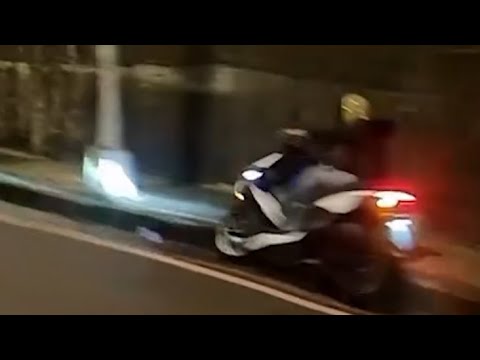 【自摔影片】現在的年輕人下坡都衝好快 thumbnail