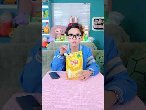 Thought I successfully sneaked past mom, but here's the ending! 😂 🥗 🍿 #taihoa #viral #shorts thumbnail