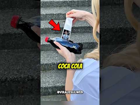 Rubano le FIGURINE nella COCA COLA😱 #shorts thumbnail