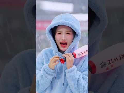 ㄹㅇ극한직업ㅋㅋㅋ 김정원 치어리더 金貞沅 Kim Jung-Won cheerleader ktwiz thumbnail