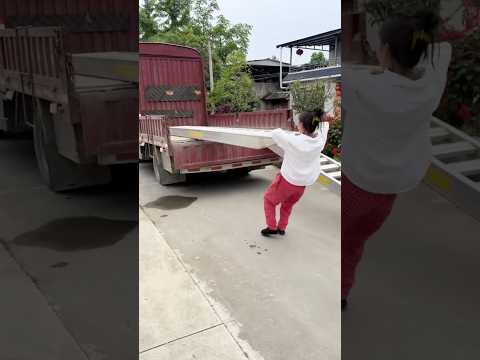Very good beautiful female driver #automobile #truckdriver #female #beautifulgirl #trucking #trucker thumbnail