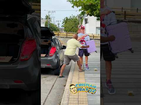 El pasajero / de cartón 📦 😆 #funny #viralvideo #humor #prank thumbnail