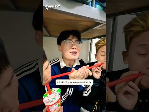Uống trà sữa bằng ống hút nối tiếp nhau thumbnail