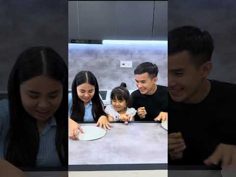 LNS - Con gái tốt bụng, Chia kẹo cho mẹ || Kind girl, Share candy with mom #shorts thumbnail