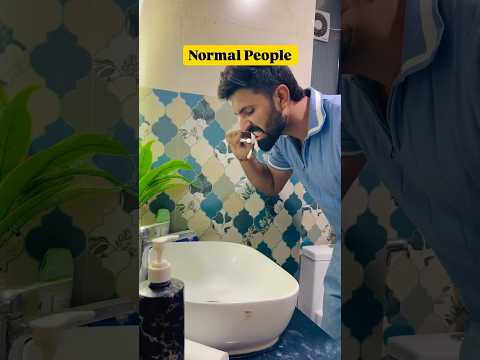 ऐसे कौन करता है ? 😂 #shorts #funny #youtubeshorts #relatable #comedyshorts #prateekcomedy #fyp thumbnail