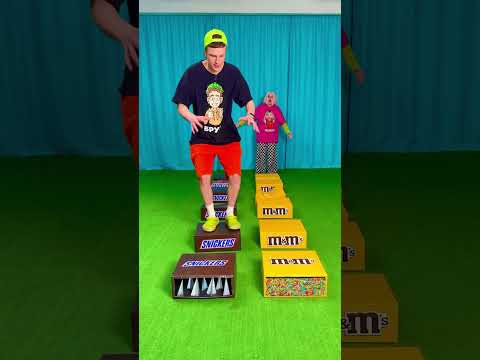SNICKERS или M&M's ?? куда прыгнешь? 😁 thumbnail