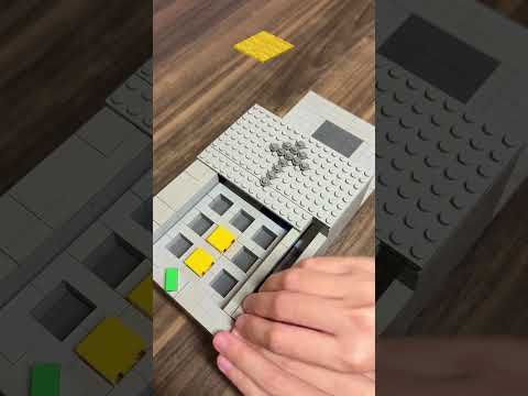 Crafting Minecraft Yellow Carpet BUT Lego! thumbnail
