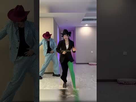 Cách Nghiêng Người Kiểu Michael Jackson Dễ Nhất 😳 thumbnail