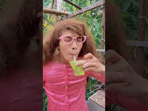 Con trai cưng mời mẹ ly thạch dừa thumbnail