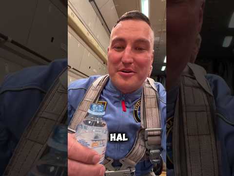 Cowok ini nekat minum di dalam pesawat luar angkasa? #shortviral #shorts thumbnail