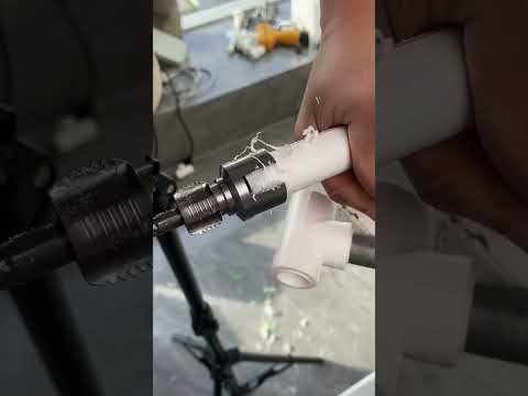 The thread cutting process of plastic water pipes- Good tools and machinery make work easy thumbnail
