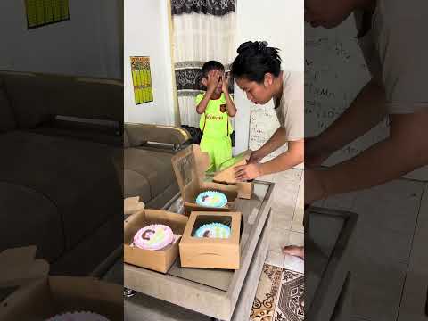 tapi boong #funny #tipeketawa #comedy #keretaapi #family #cake #cake thumbnail